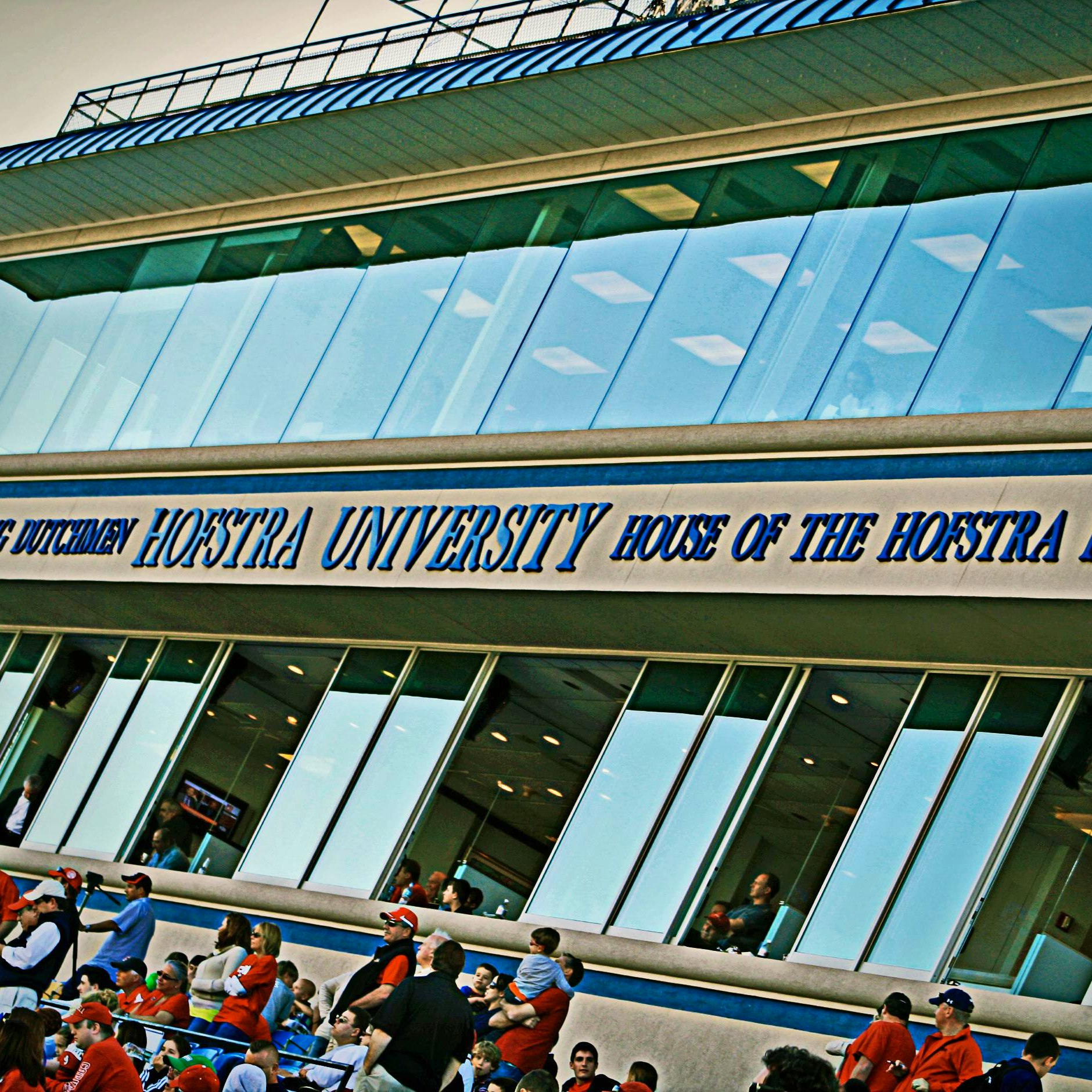 Hofstra University - Net Price, Tuition, Cost to Attend, Financial Aid and  Student Loans