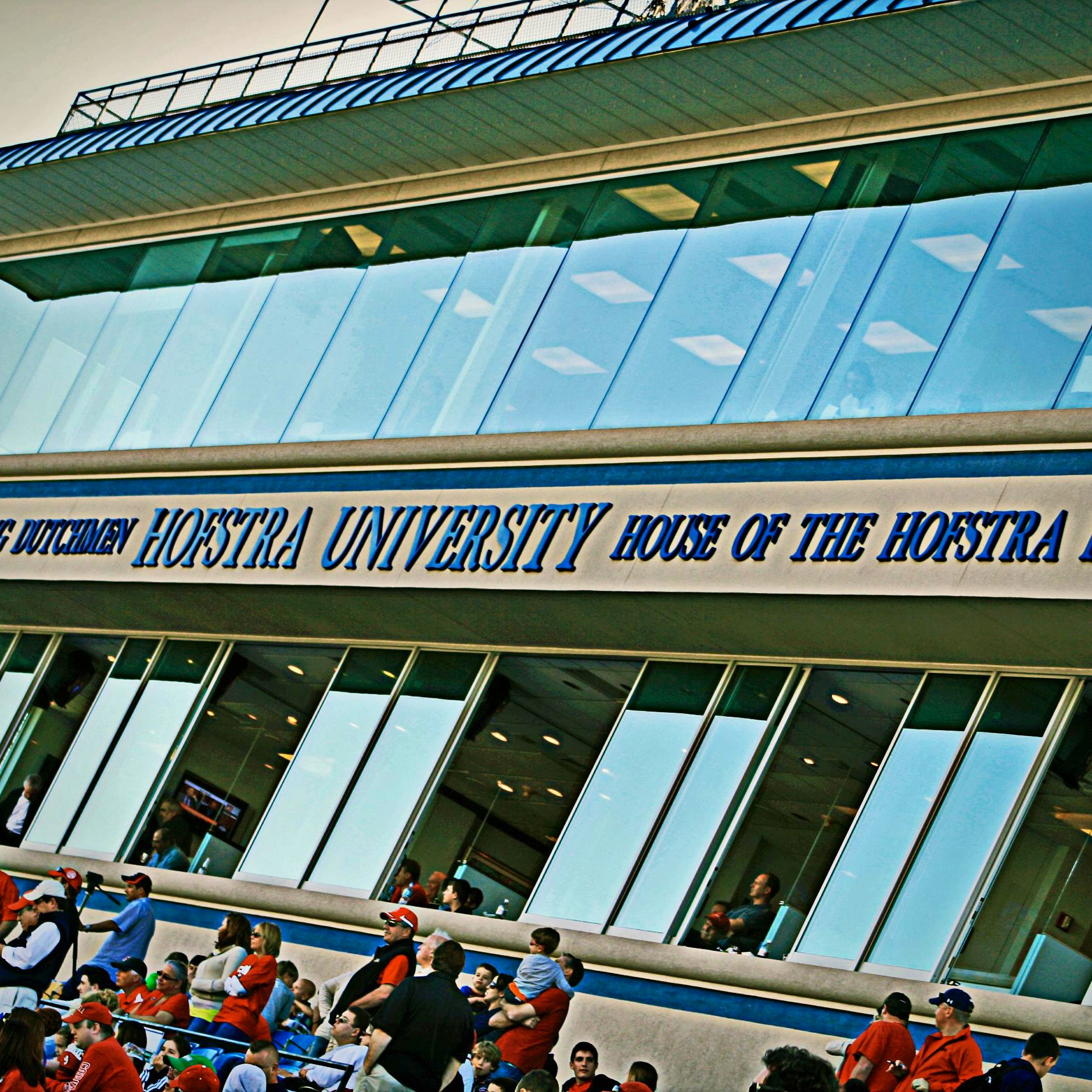 Hofstra University - Net Price, Tuition, Cost to Attend, Financial Aid and  Student Loans