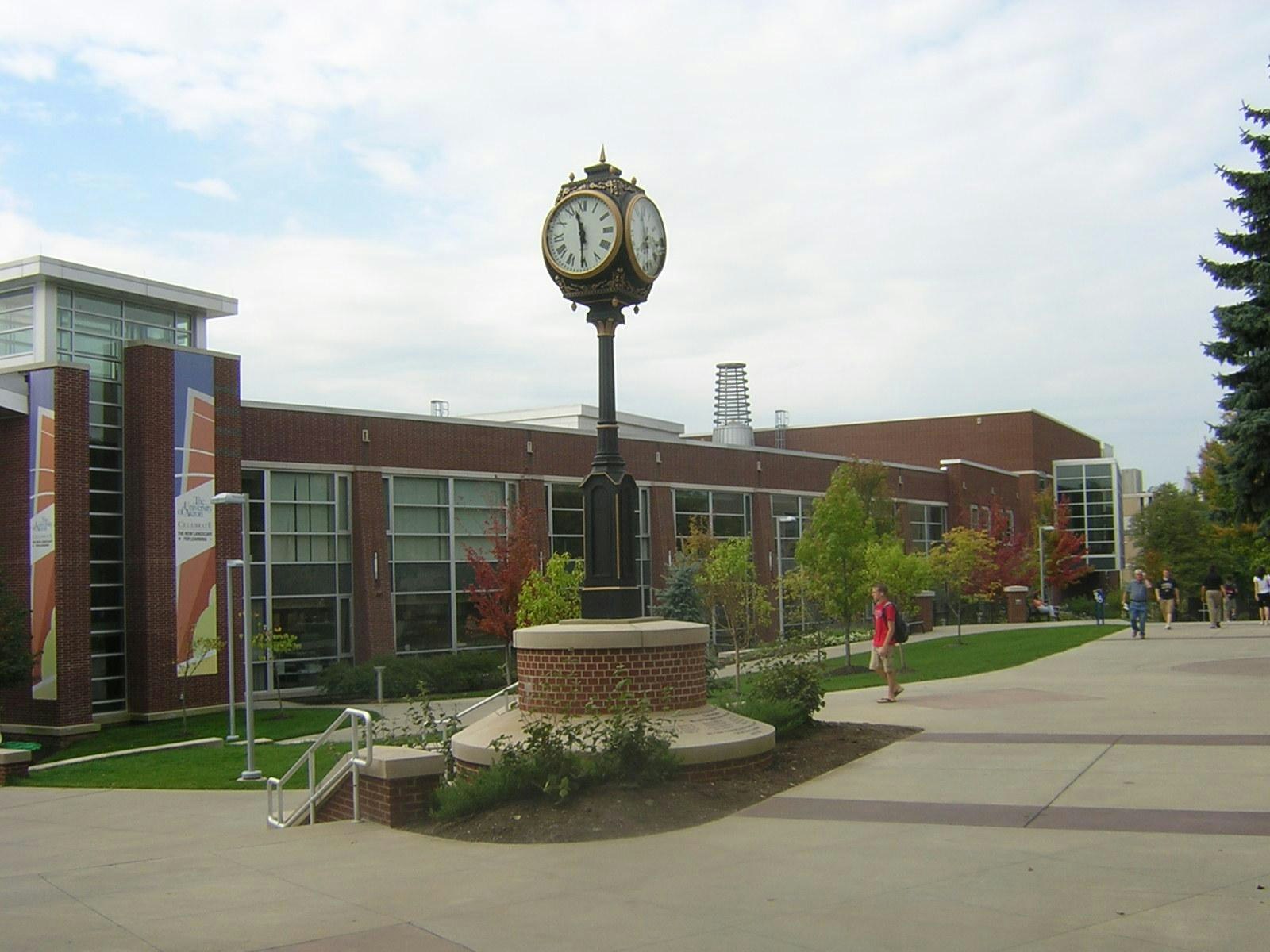 Where is University of Akron Main Campus located?