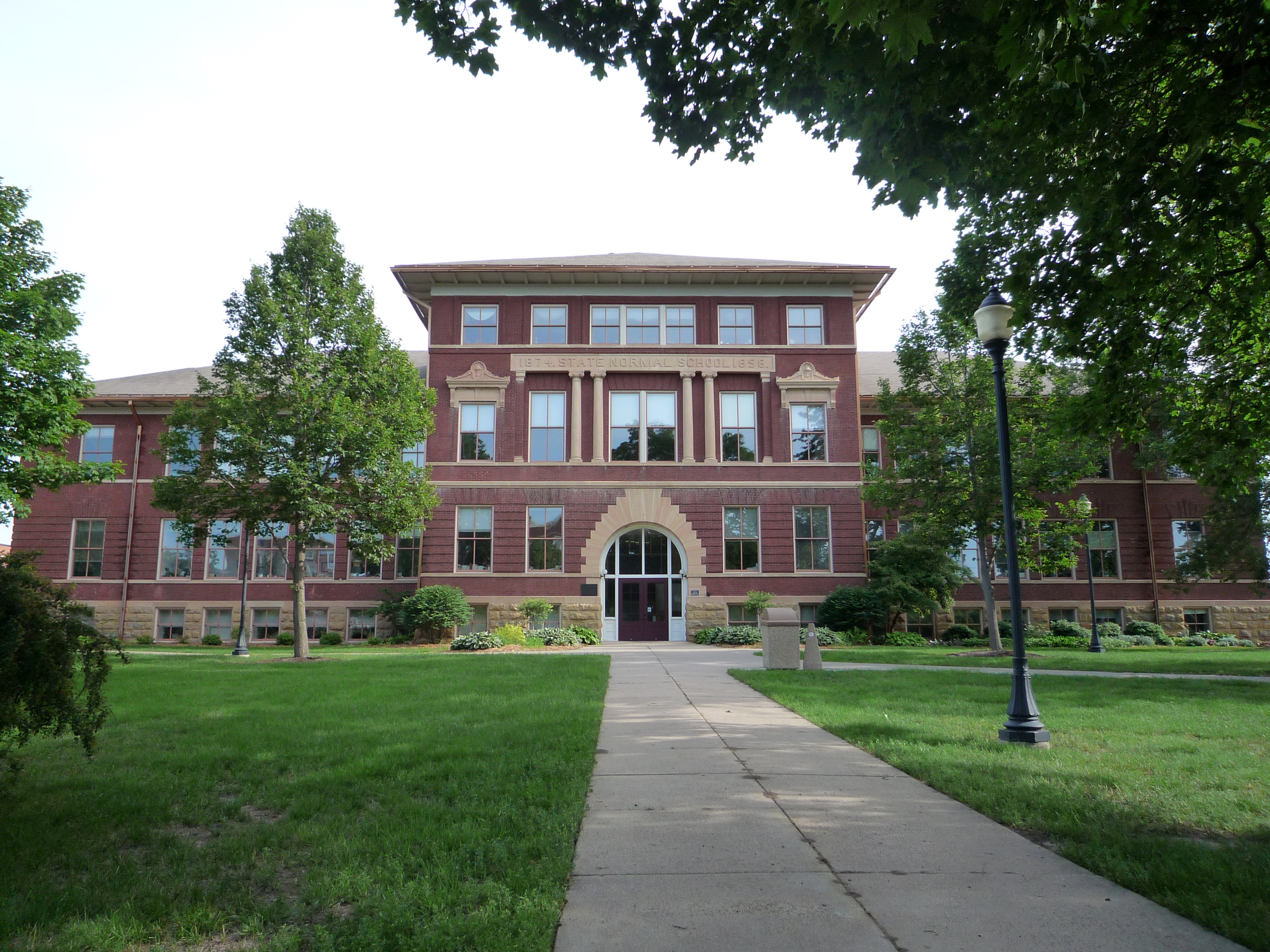 University Of Wisconsin River Falls